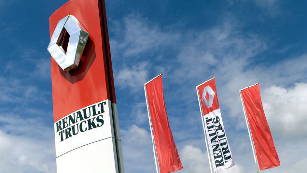 Renault Trucks et l’OL Fondation font équipe contre le cancer