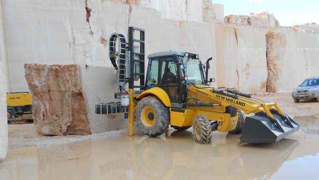 Marbre : New Holland tranche dans le dur