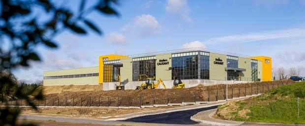 Finistère : les Ateliers Caugant, concessionnaire JCB, inaugurent leur siège