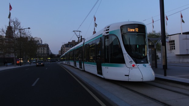 A Argenteuil, le tramway T2 au coeur d'une campagne