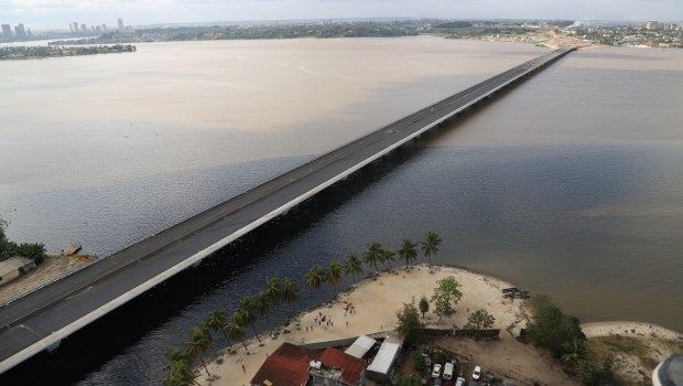 A Abidjan, Bouygues Construction donne vie au pont Henri-Konan-Bédié