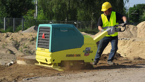 Ammann lance une plaque vibrante de 830 kg sur Intermat