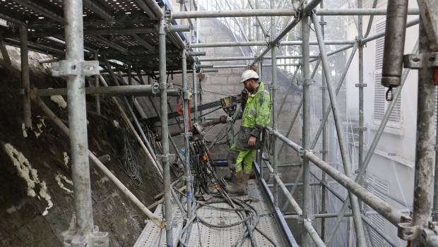 Montmartre : Spie fondations au pied du mur 