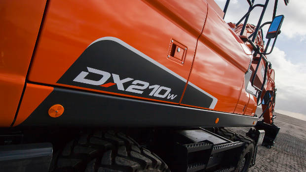 Doosan présente sa pelle 21 tonnes phase IV