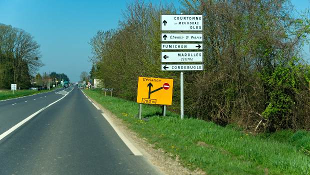 Un pont-rail au-dessus de la déviation d’Evreux