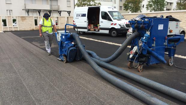 Des enrobés grenaillés à Poitiers