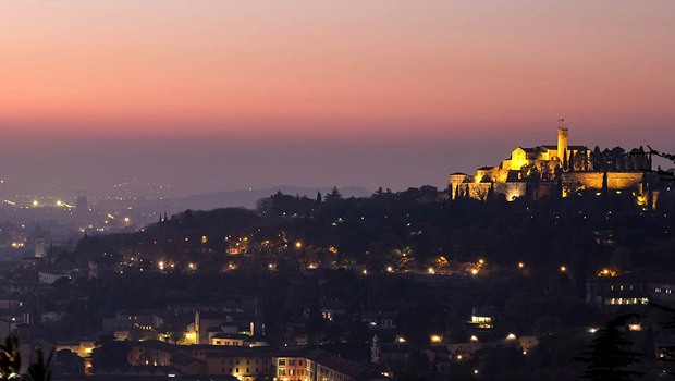 Italie : AEC Illuminazione éclaire Brescia