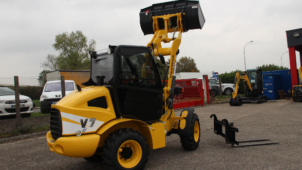 La 1ère chargeuse Yanmar touche le sol français