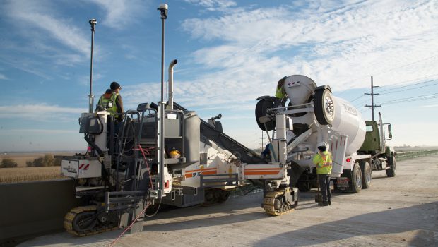 Dans l'Illinois, Wirtgen sécurise un pont sans fil de guidage