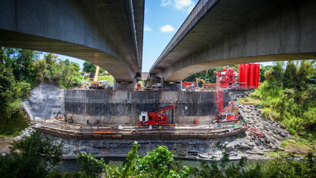 À La Réunion, on sécurise le pont de la RN2 sur la rivière du Mat