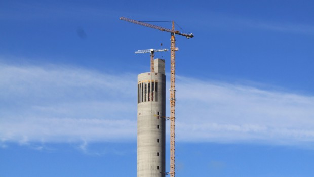 Liebherr érige une grue à tour à 225 m de haut