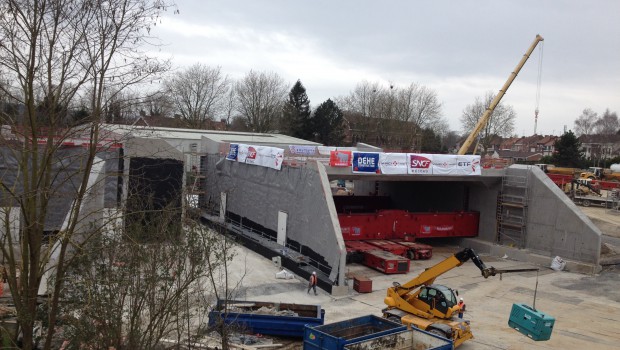 98 heures pour installer deux ponts-rails à Lens