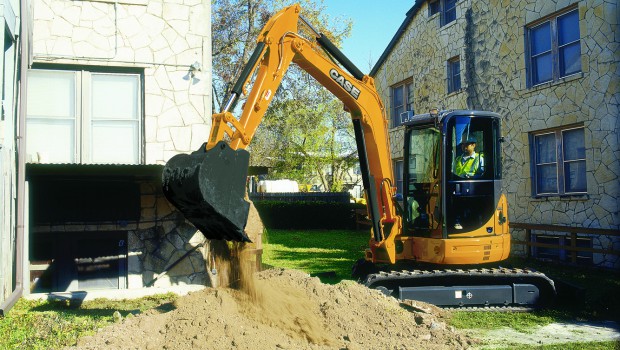 Salon des Maires : mini pelles Case pour travaux urbains