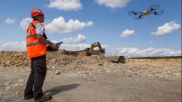 Caterpillar s’investit davantage dans les drones