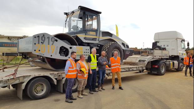 Un compacteur Bomag pour fêter les 100 ans de Lhotellier