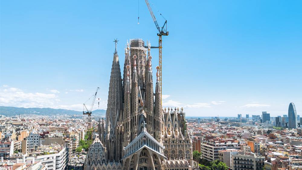 Les grues Liebherr pour finaliser la Sagrada Familia