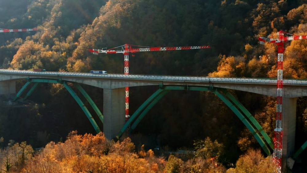 Potain remet en état le viaduc de Gravagna en Italie