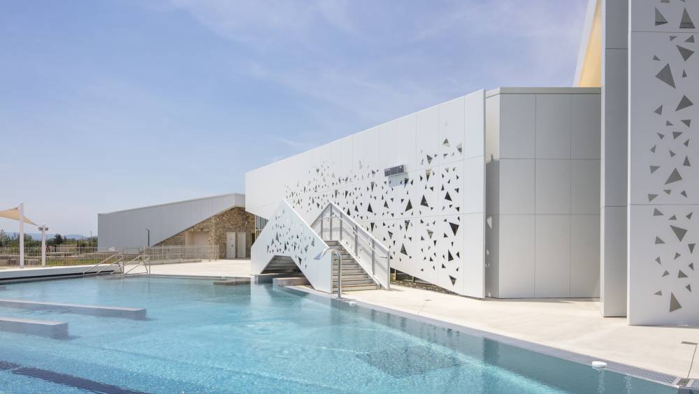 L’Agence d’architecture A26 livre un centre aqualudique de dernière génération à Manosque
