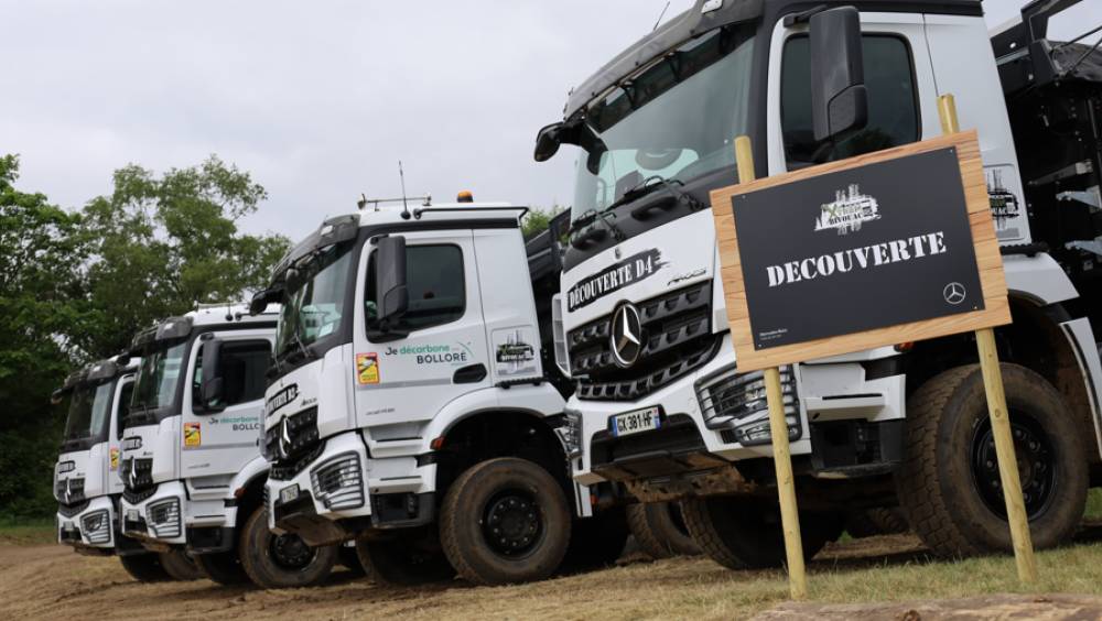 Mercedes met ses clients au tout-terrain