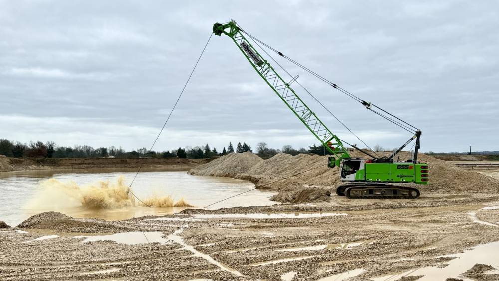 Sennebogen renouvelle chez Lafarge Granulats