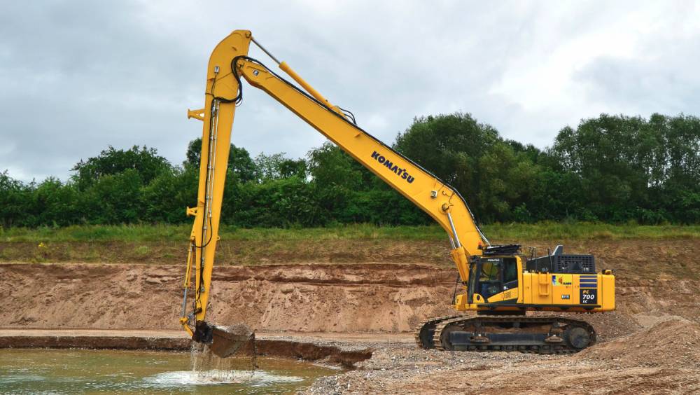 Une Komatsu PC700 suréquipée à Kann