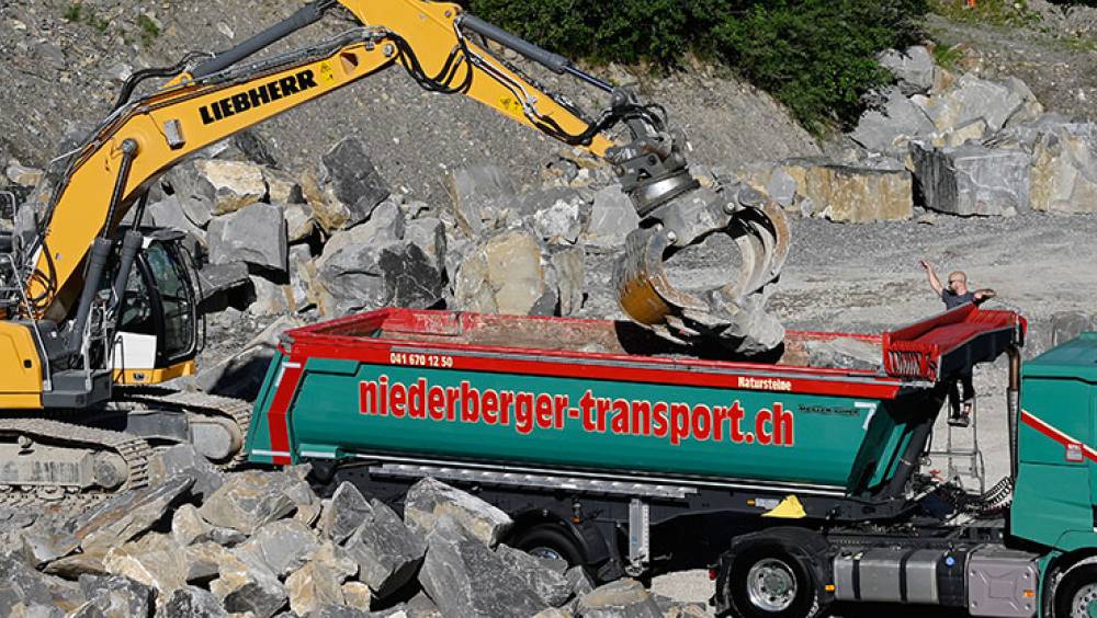 En Suisse, Niederberger Transport AG transporte ses pierres avec Meiller