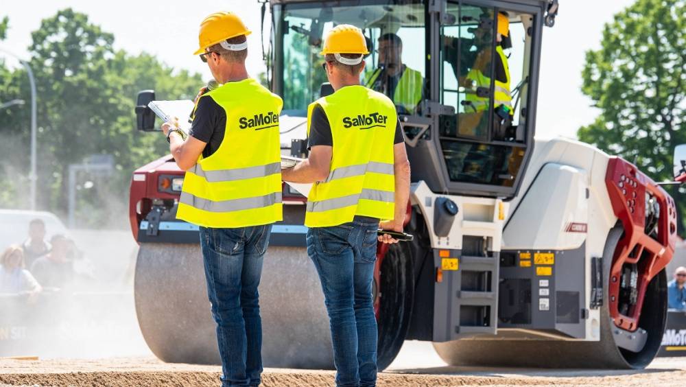 Italie : le matériel routier devant, le terrassement à la traîne