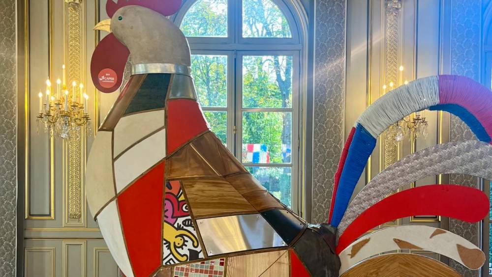 Le « Coq by Capeb » s'expose dans la Salle des fêtes de l’Élysée !