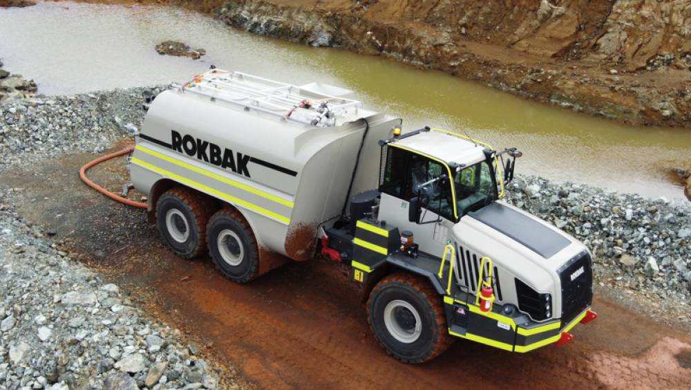 Rokbak transporte dans la mine SLN Tiebaghi de Nouvelle-Calédonie