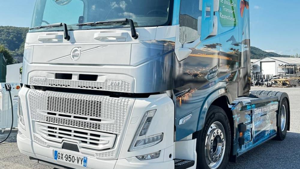 Megevand Frères réceptionne un camion électrique Volvo Trucks