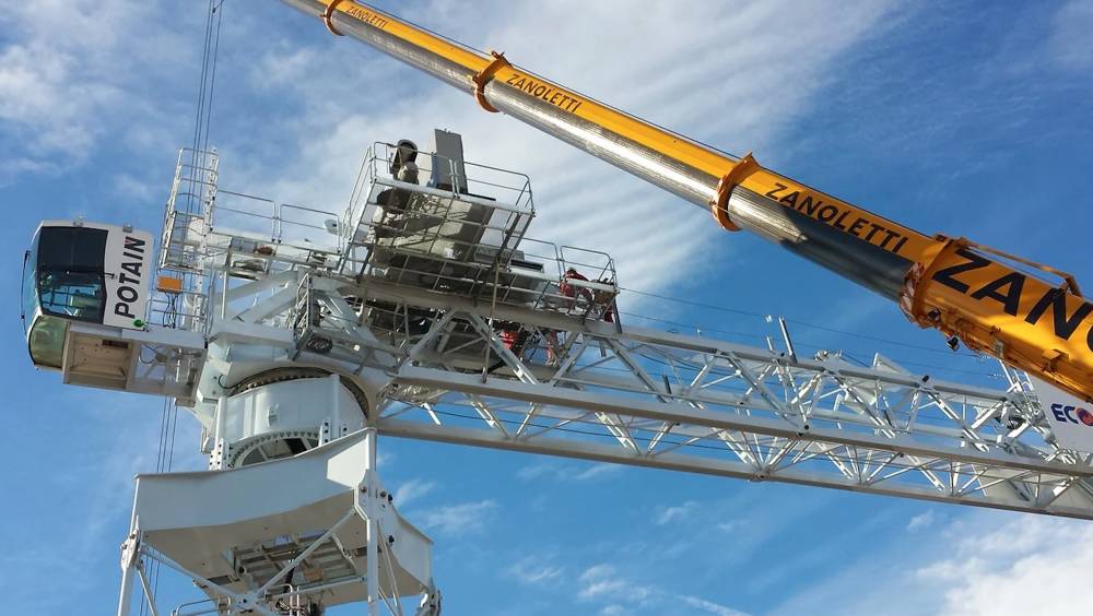 Montage des grues à tour : 7 raisons pour soutenir la formation continue