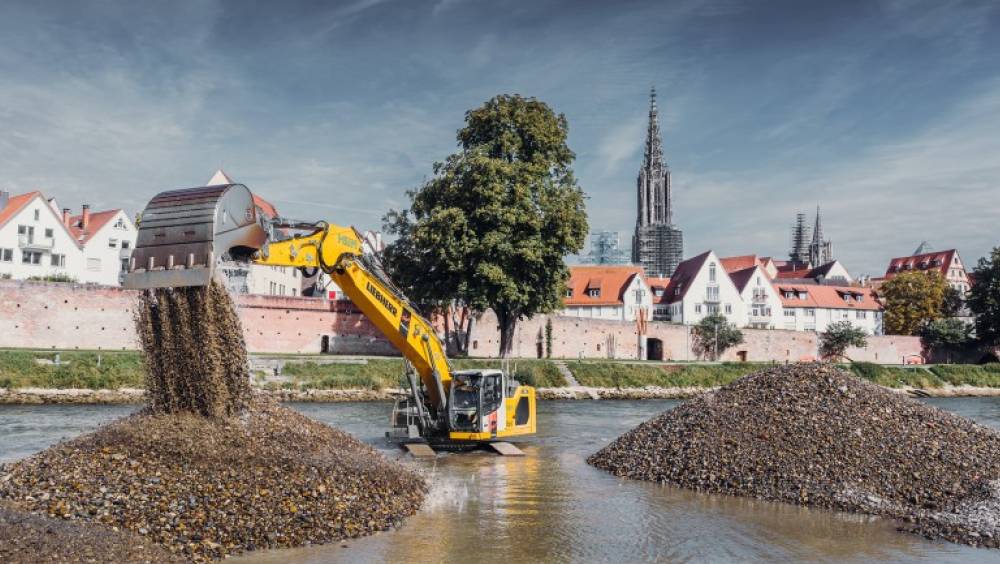 Protection du Danube : 80 000 T de gravier déplacées avec Liebherr