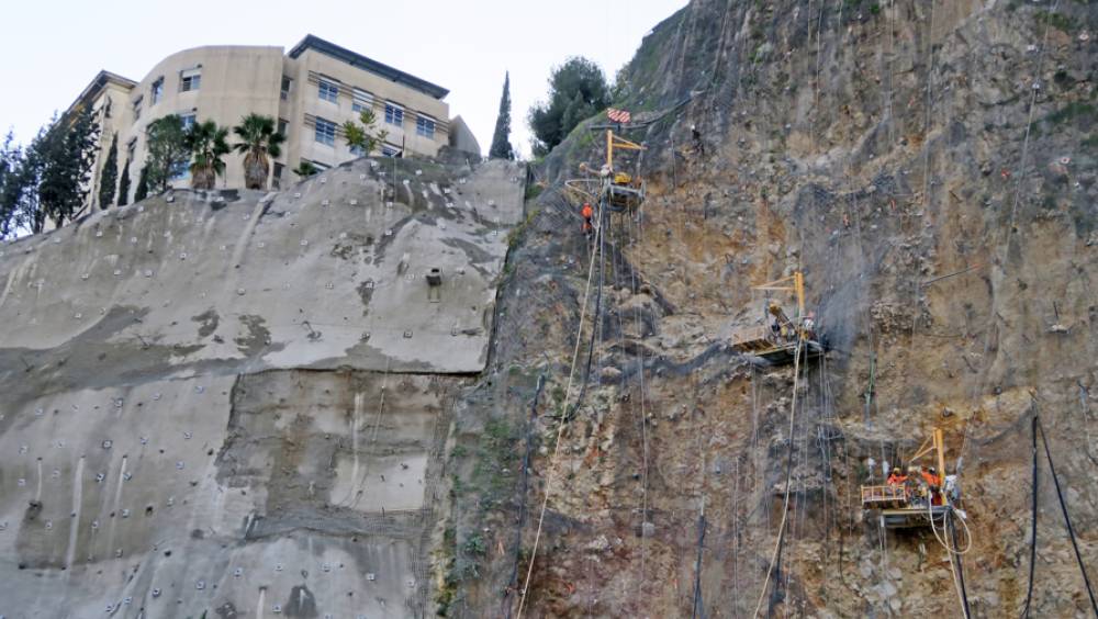 Les cordistes retiennent la falaise Raybaud à Nice