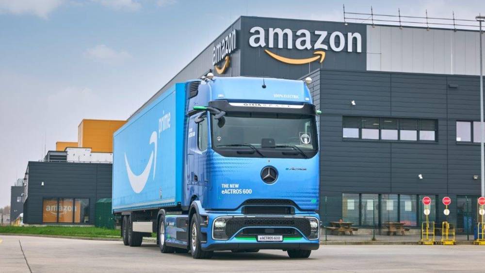 Amazon passe commande chez Mercedes-Benz Trucks