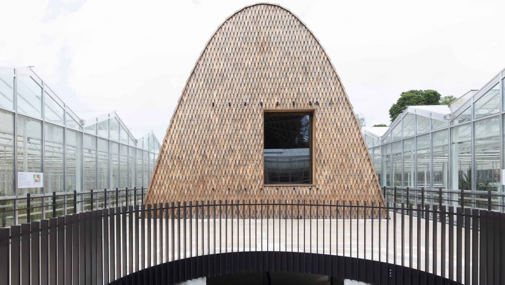 Un pavillon hyperboloïde en bois pour le Jardin botanique de Meise