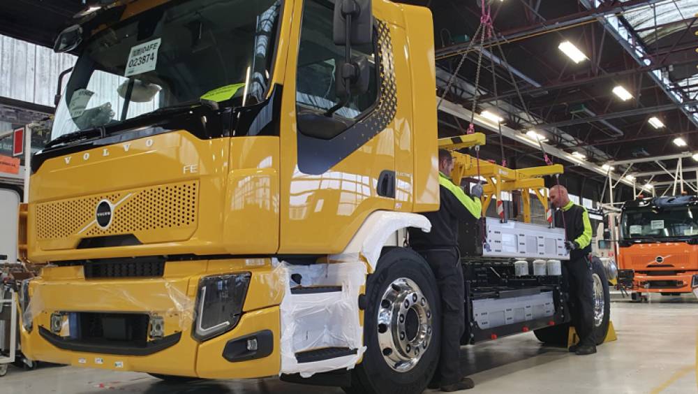 Volvo Trucks assemble son 1000e PL électrique en France