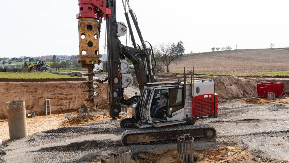 Sygmat distribue les machines de fondations spéciales ABI et Delmag en France